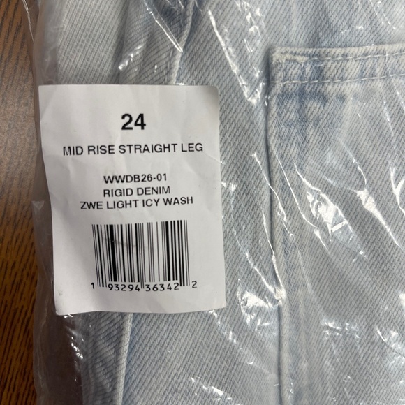 WeWoreWhat Distressed Straight Leg Jeans in Light Icy Wash - Size 24 - NWT - Picture 6 of 6